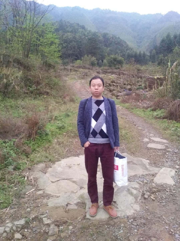 奋斗的第一张照片--宜宾相亲服务中心