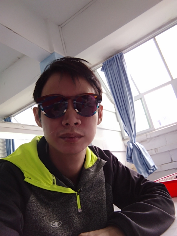 五华移民男的第一张照片--宜宾相亲服务中心