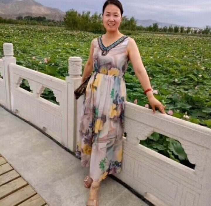 红叶的第一张照片--宜宾相亲服务中心