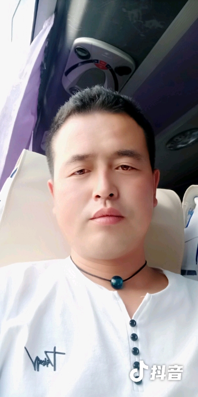瞬间被爱上的第一张照片--宜宾相亲服务中心