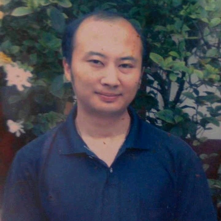 石峰里的生命的第一张照片--宜宾相亲服务中心