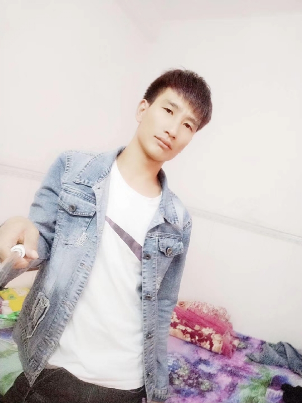 心好痛的第一张照片--宜宾相亲服务中心