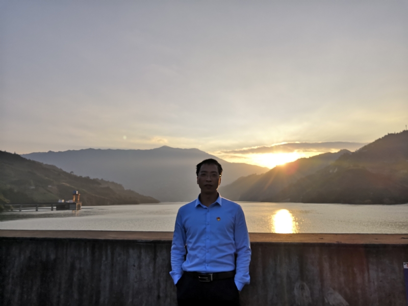 庸人自扰的第一张照片--宜宾相亲服务中心