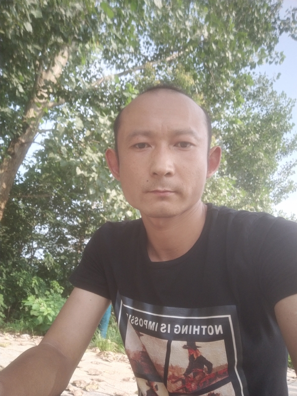 80大叔的第一张照片--宜宾相亲服务中心