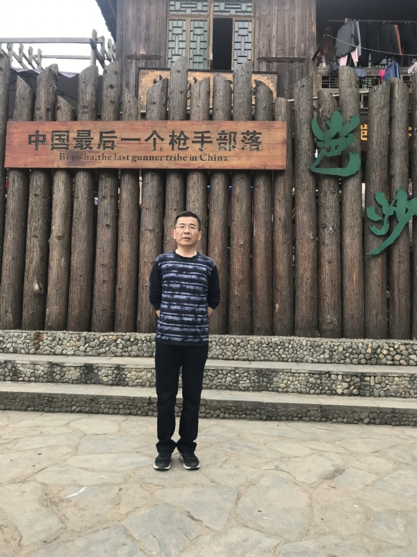 屯里的富豪的第一张照片--宜宾相亲服务中心