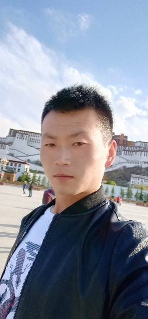 阳光下的小草的第一张照片--宜宾相亲服务中心