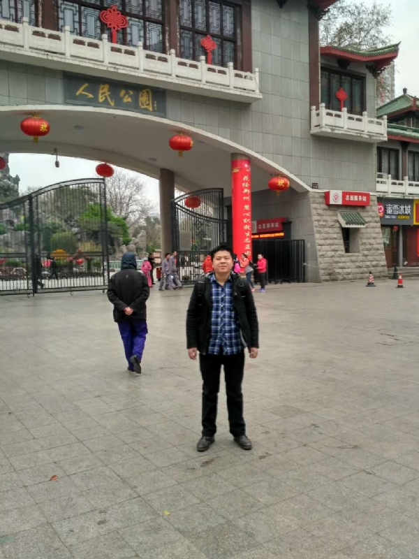在奋斗的第一张照片--宜宾相亲服务中心