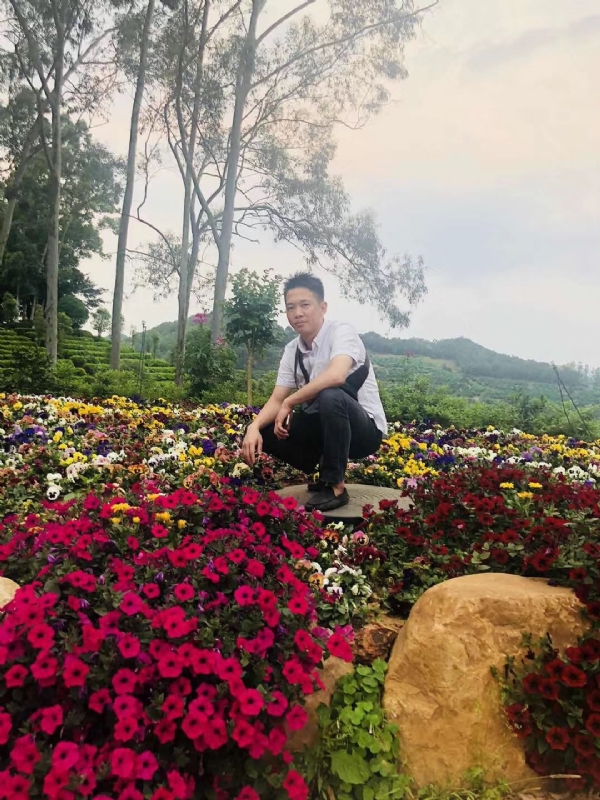 小郑的第一张照片--宜宾相亲服务中心