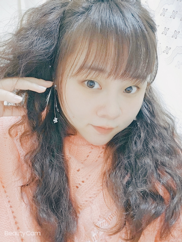艾薇儿的第一张照片--宜宾相亲服务中心