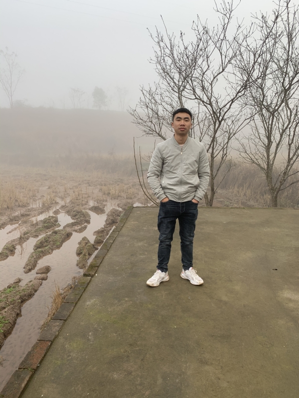 迷路的小猪的第一张照片--宜宾相亲服务中心