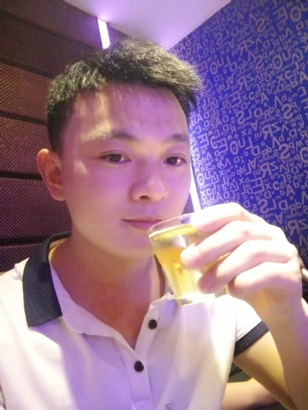 幸福的拥抱的第一张照片--宜宾相亲服务中心
