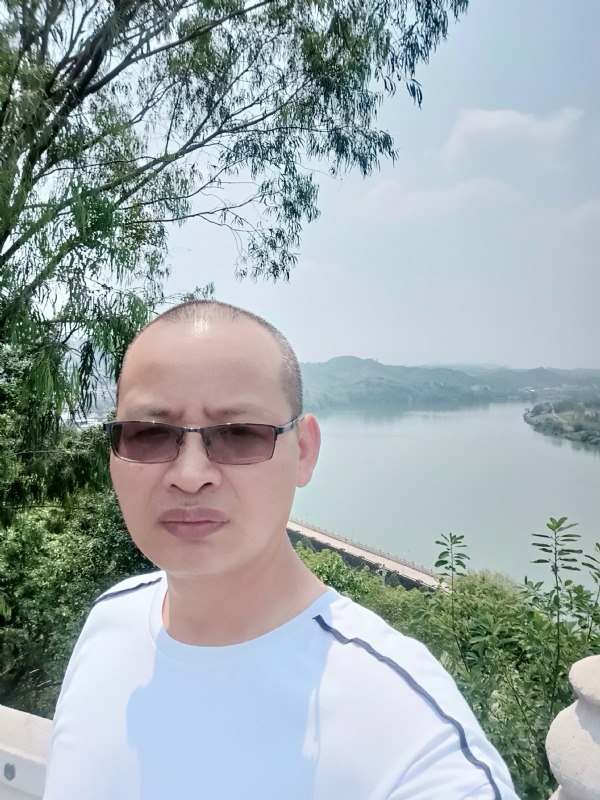 随缘随性的第一张照片--宜宾相亲服务中心