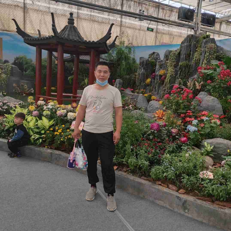 受伤的痴情男的第一张照片--宜宾相亲服务中心
