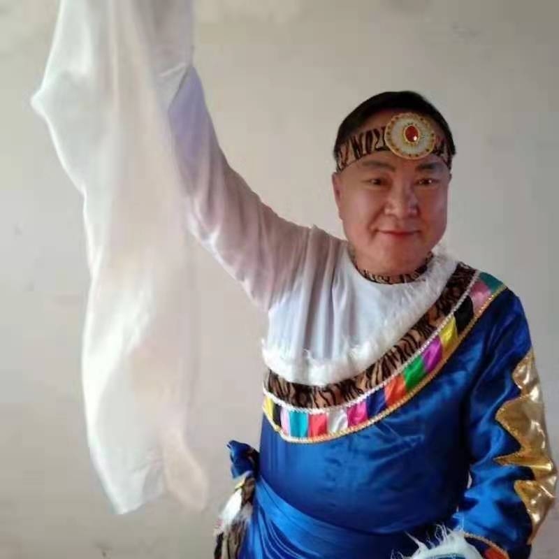 走在冷风中的第一张照片--宜宾相亲服务中心