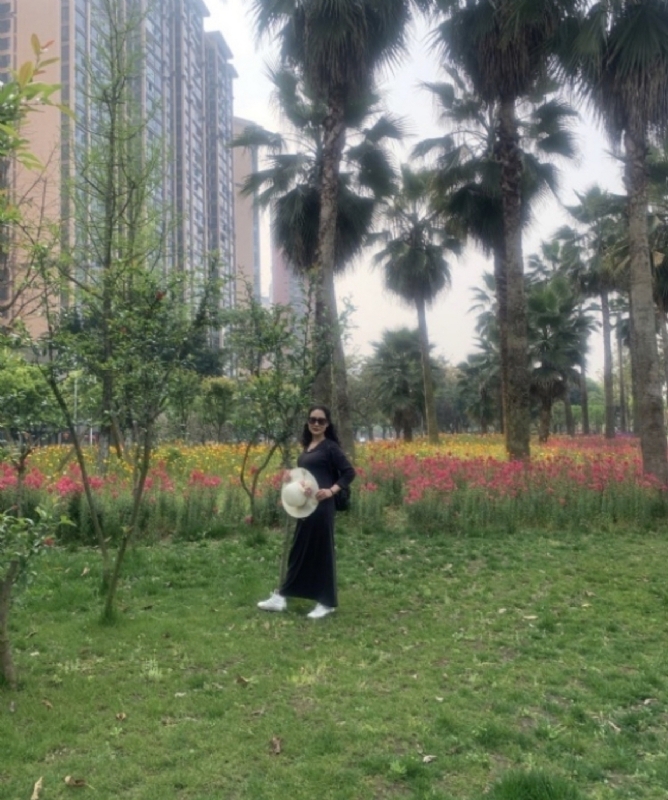 粉墨登场的第一张照片--宜宾相亲服务中心