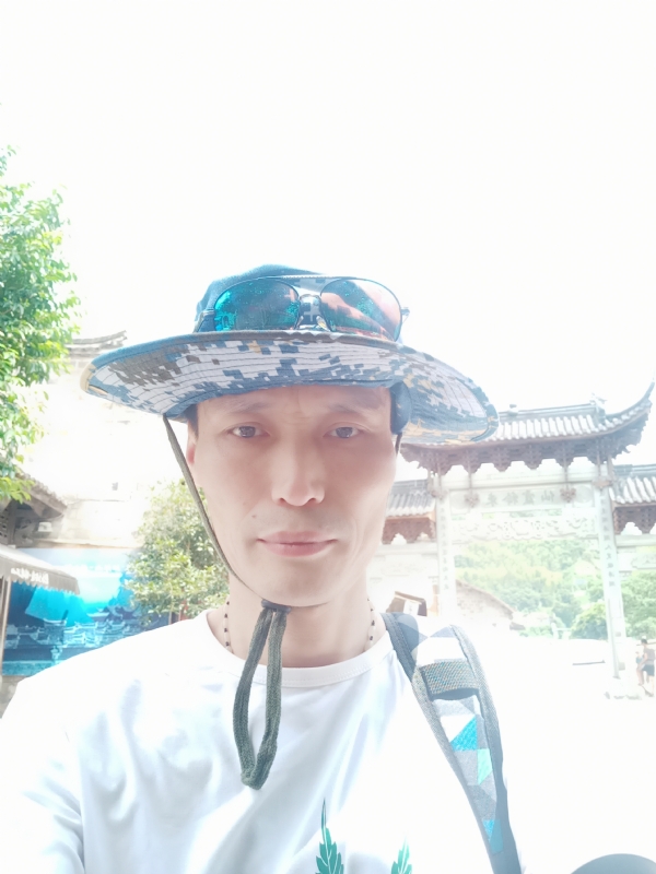 童群海的第一张照片--宜宾相亲服务中心