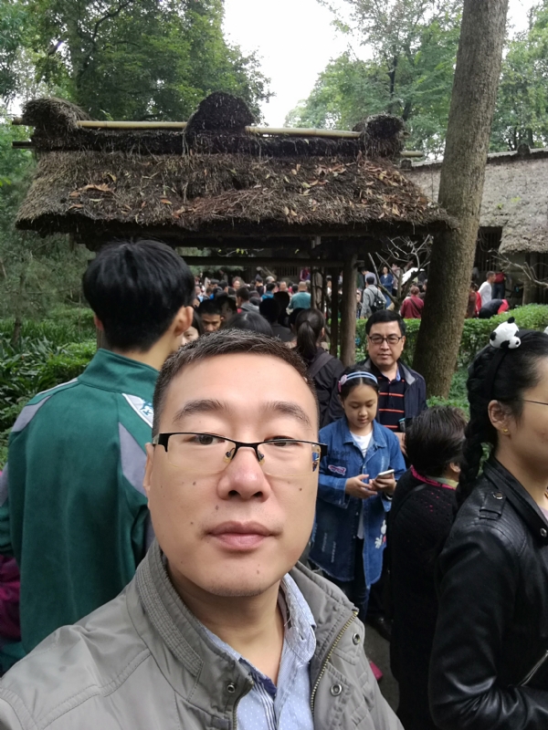 撑起一片天的第一张照片--宜宾相亲服务中心