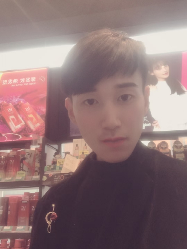 唯美的爱情故事的第一张照片--宜宾相亲服务中心