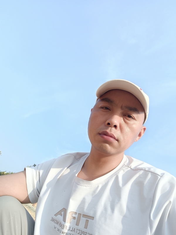 哥哥的第一张照片--宜宾相亲服务中心