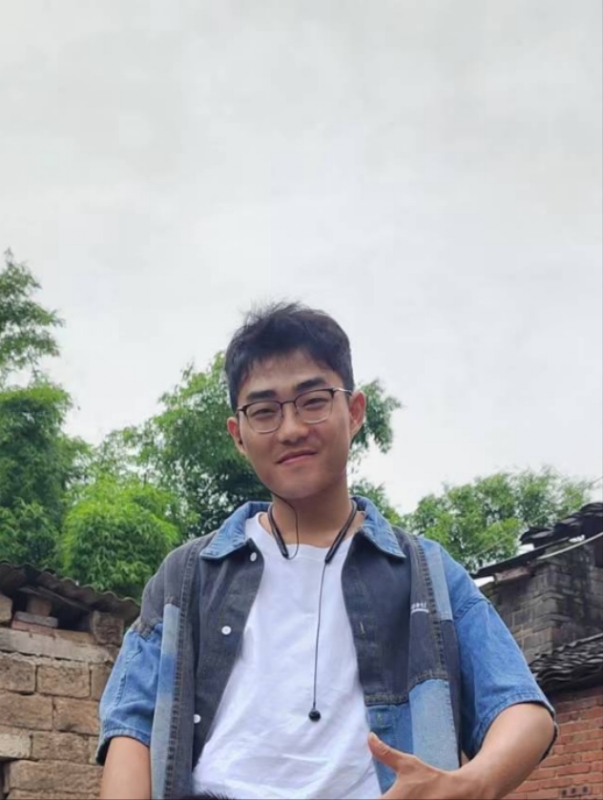 越努力越幸运的第一张照片--宜宾相亲服务中心