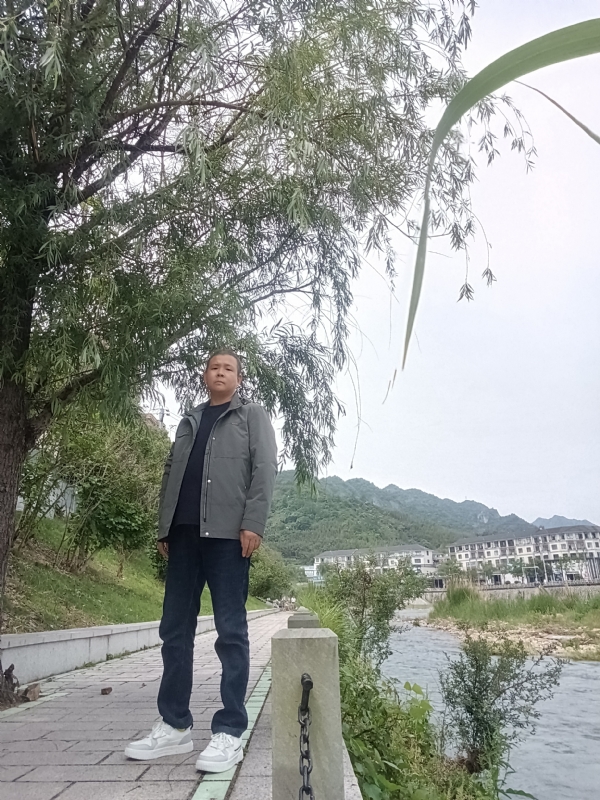 飞雪飘零的第一张照片--宜宾相亲服务中心