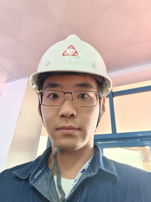 何鹏宇的第二张照片--宜宾相亲服务中心