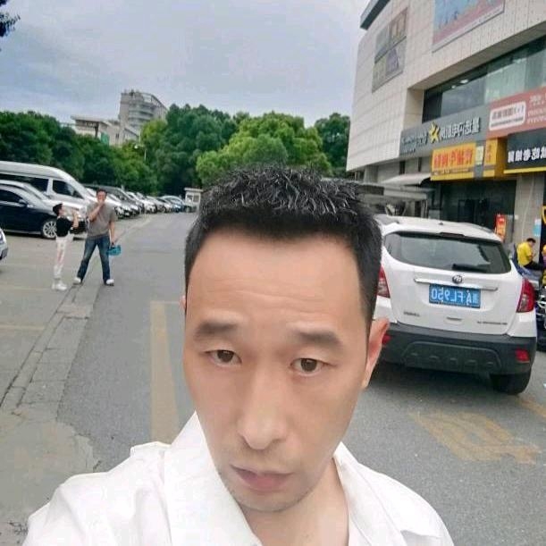 小林的第三张照片--宜宾相亲服务中心