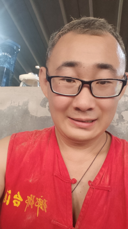 黑黑一笑的第二张照片--宜宾相亲服务中心