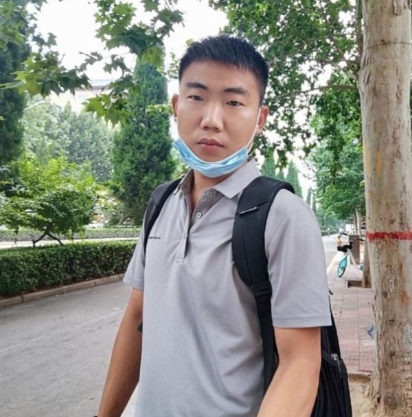 90年男征婚的第一张照片--宜宾相亲服务中心
