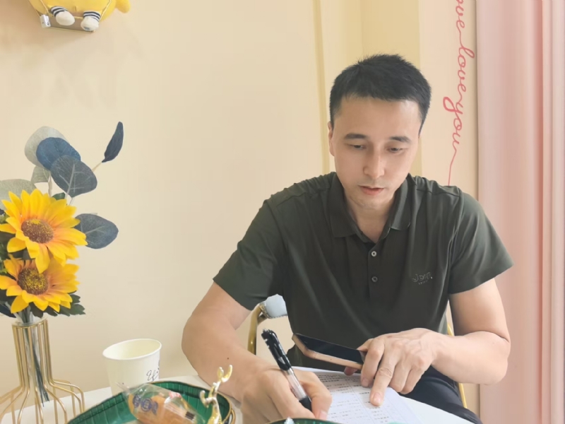 笑看一切的第二张照片--宜宾相亲服务中心