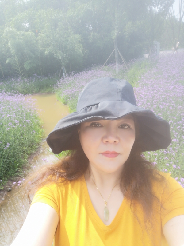 宛霞的第三张照片--宜宾相亲服务中心