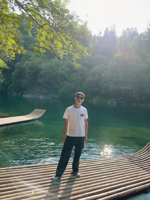 林言的第二张照片--宜宾相亲服务中心