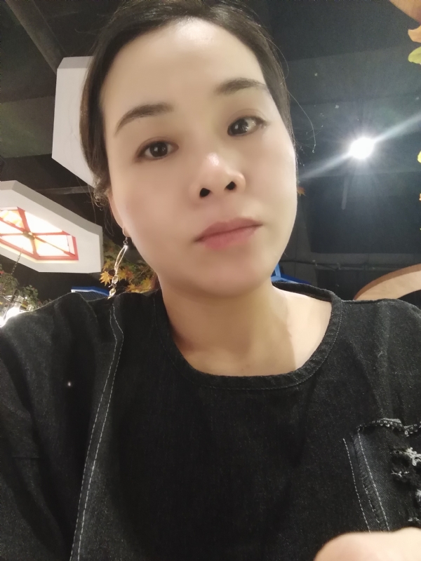 喜欢黑巧的第一张照片--宜宾相亲服务中心
